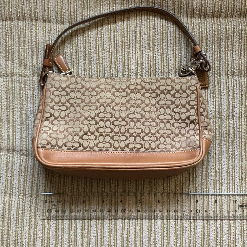 Coach Signature bag. Camel leather.